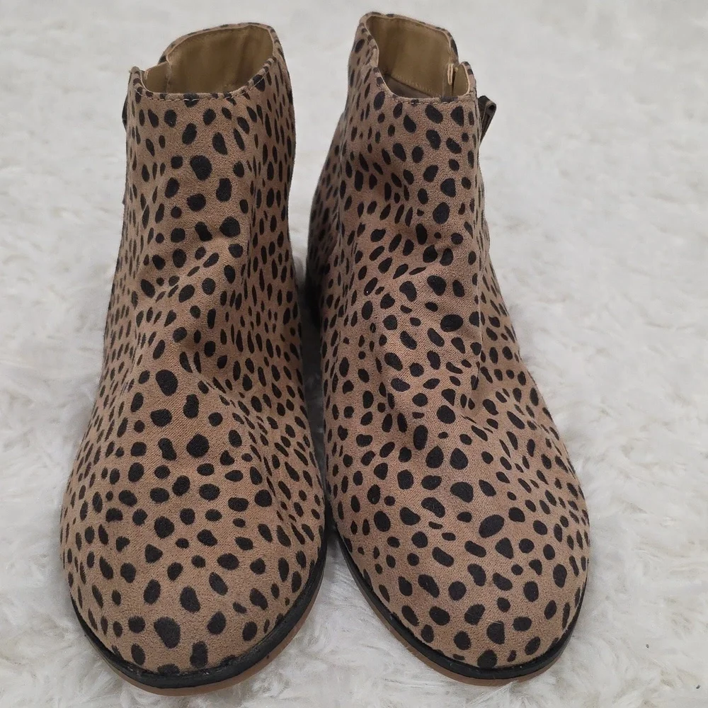 Cat & Jack LeopardPrint Booties. Size 5